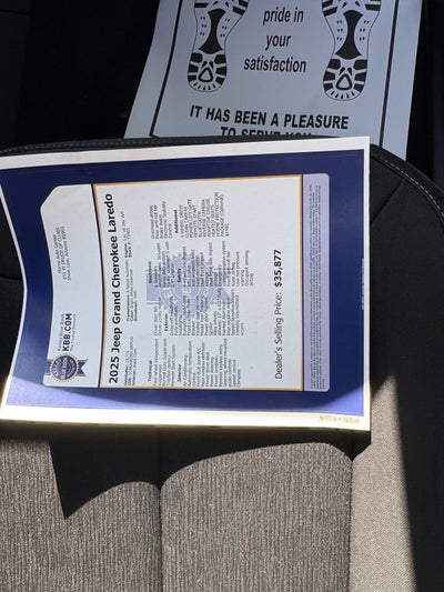 2025 Jeep Grand Cherokee Laredo