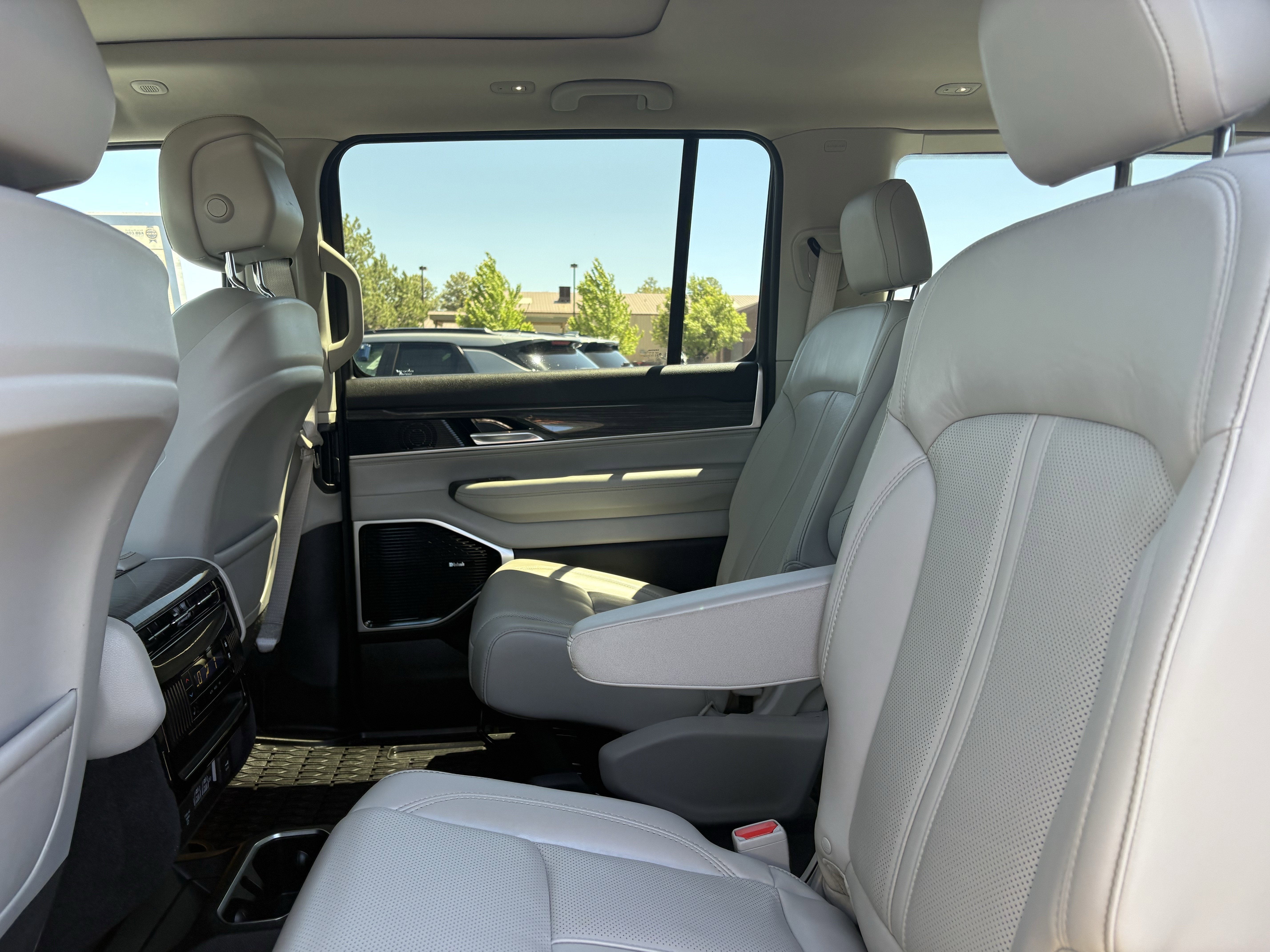 2022 Jeep Wagoneer Series III