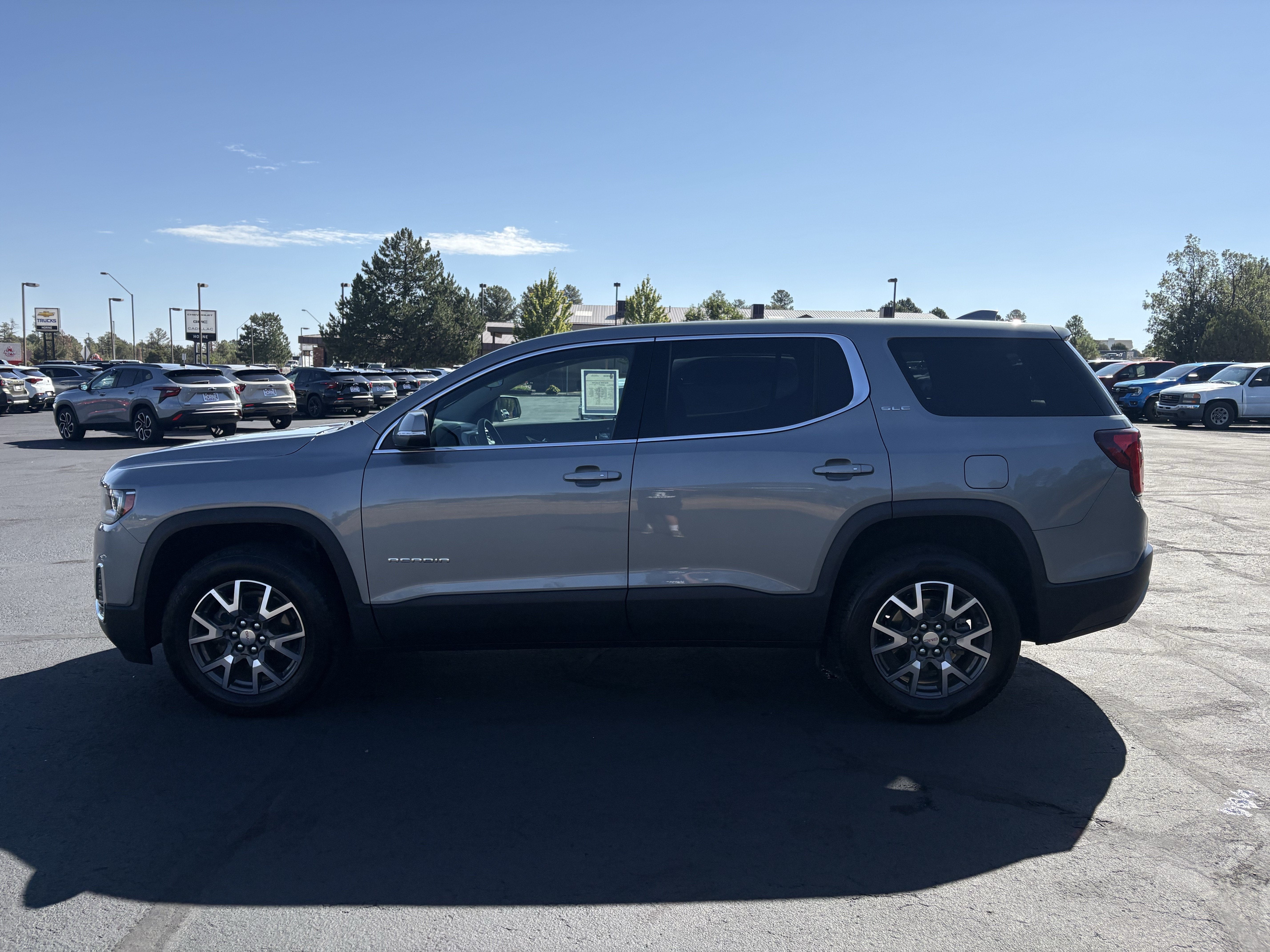 2023 GMC Acadia SLE