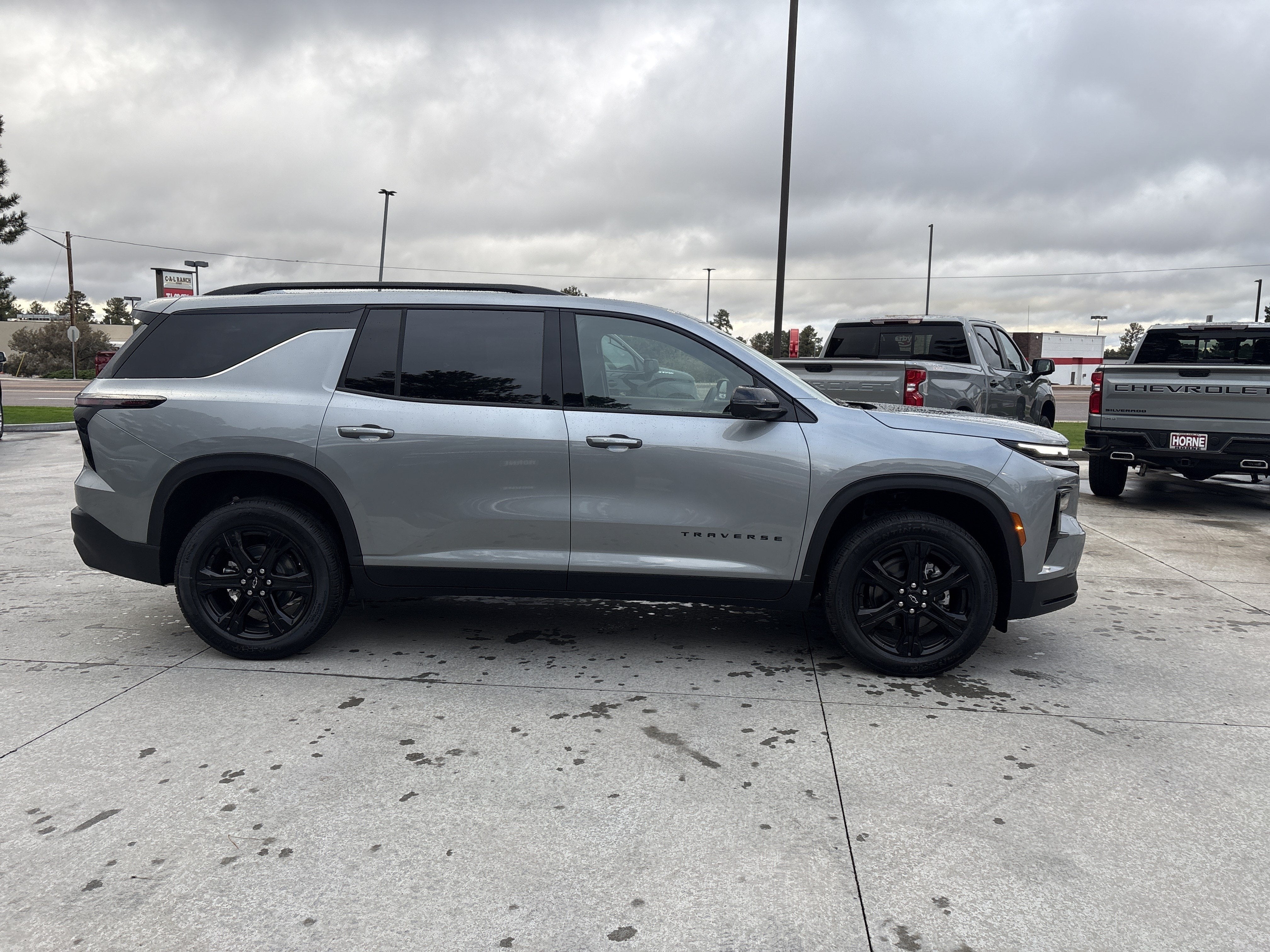 2027 Chevrolet Traverse LT