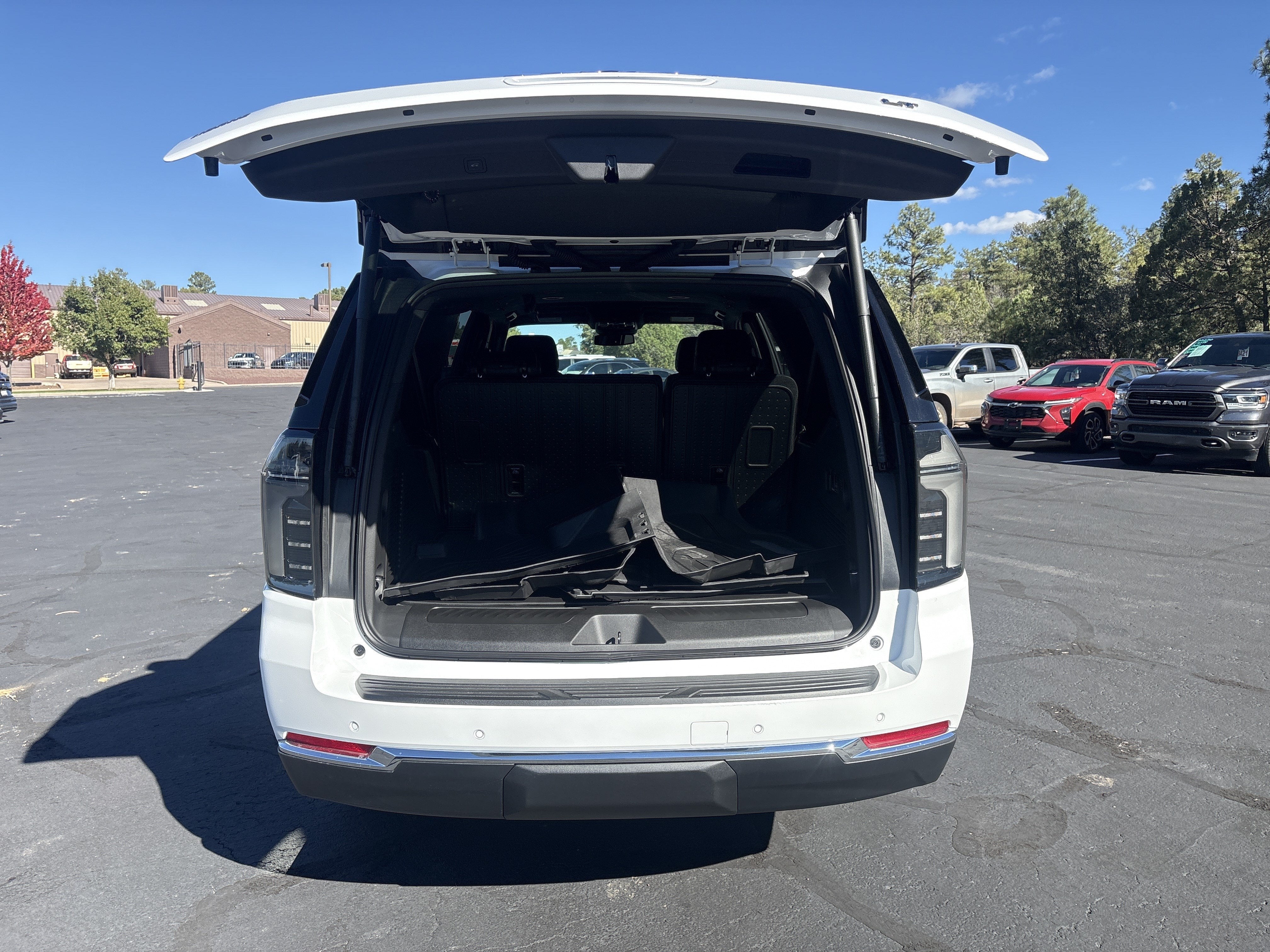 2027 Chevrolet Suburban LT
