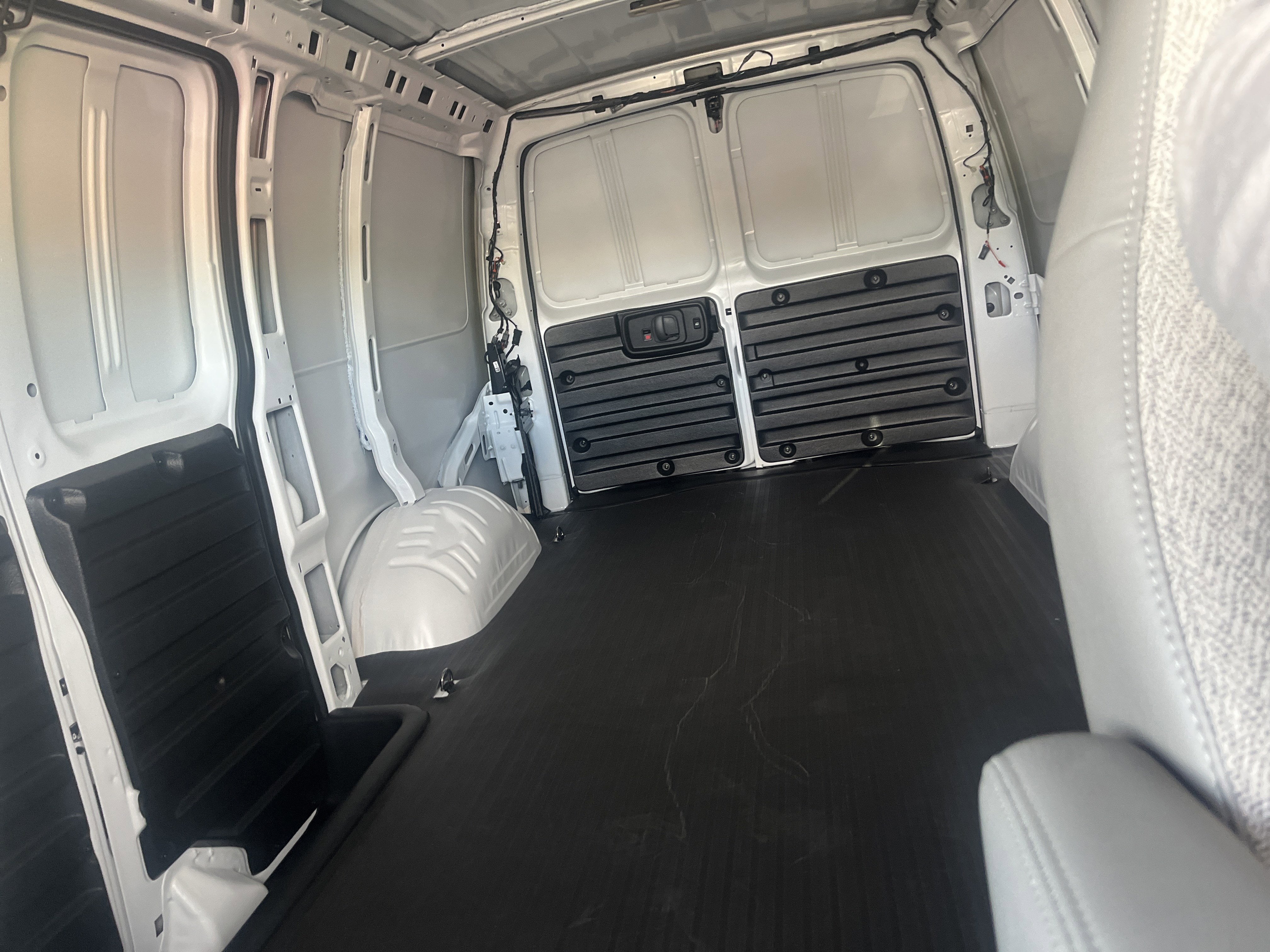 2025 GMC Savana Cargo 2500 Work Van