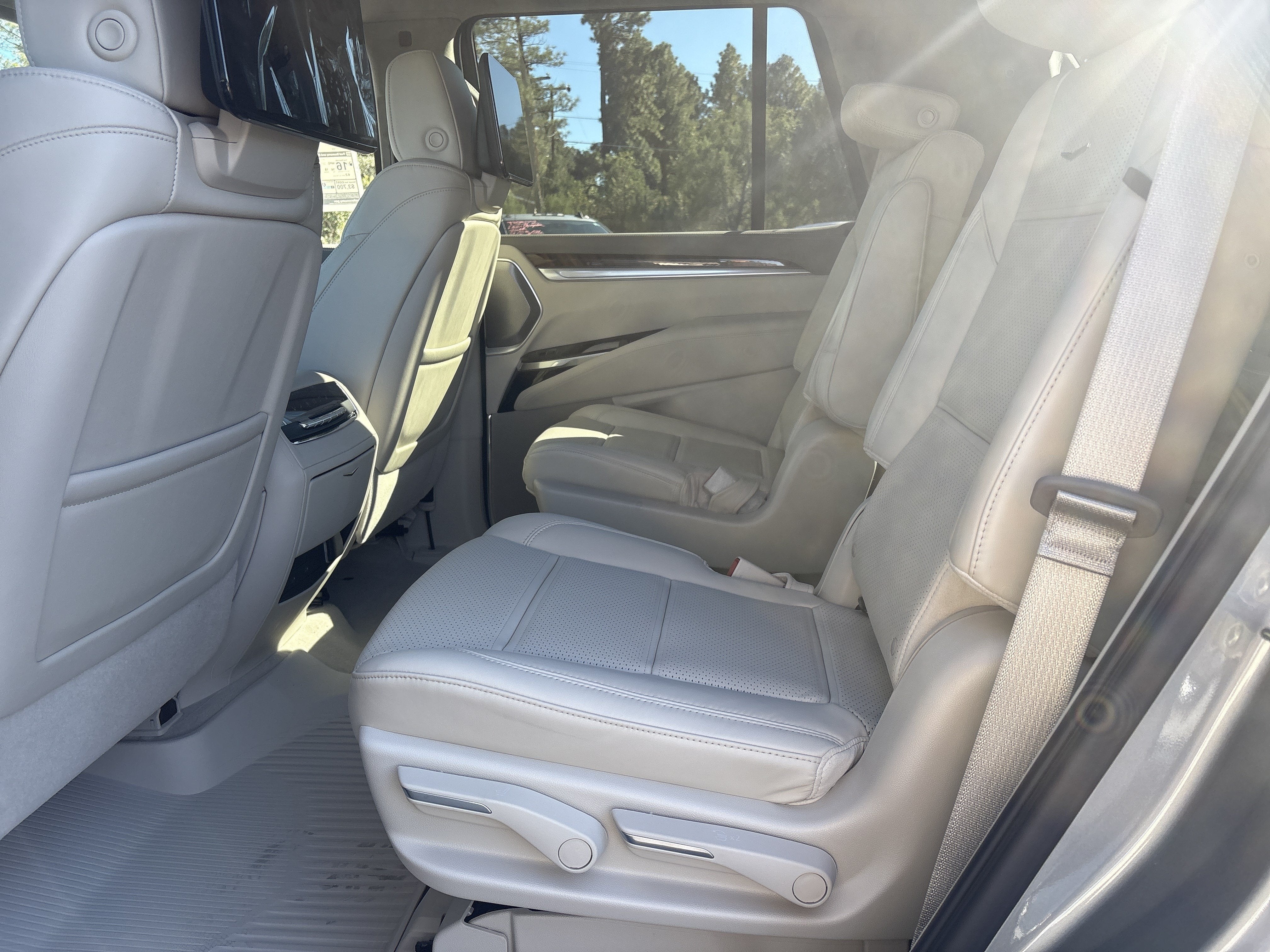 2027 Cadillac Escalade Platinum Sport