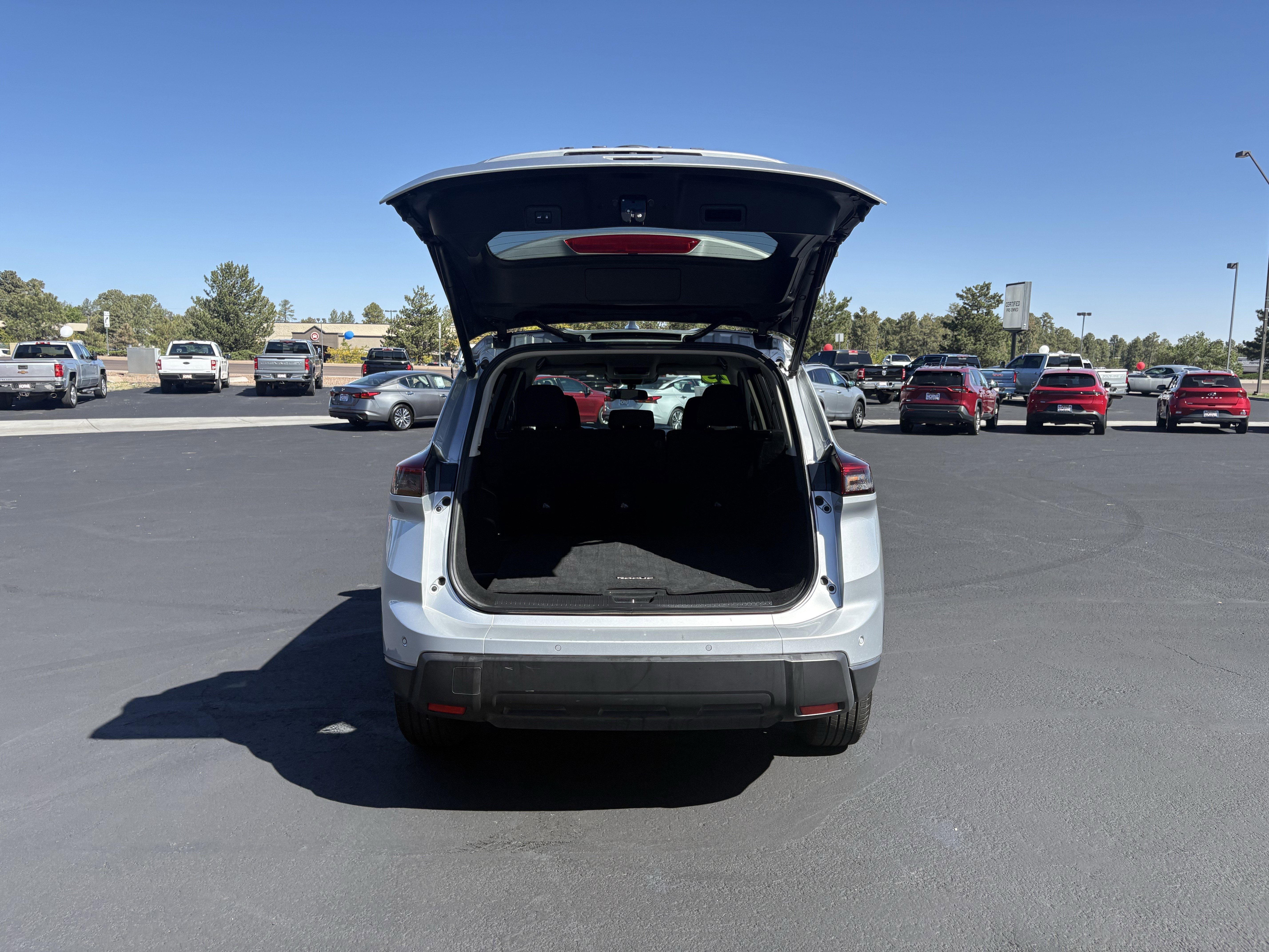 2025 Nissan Rogue SV