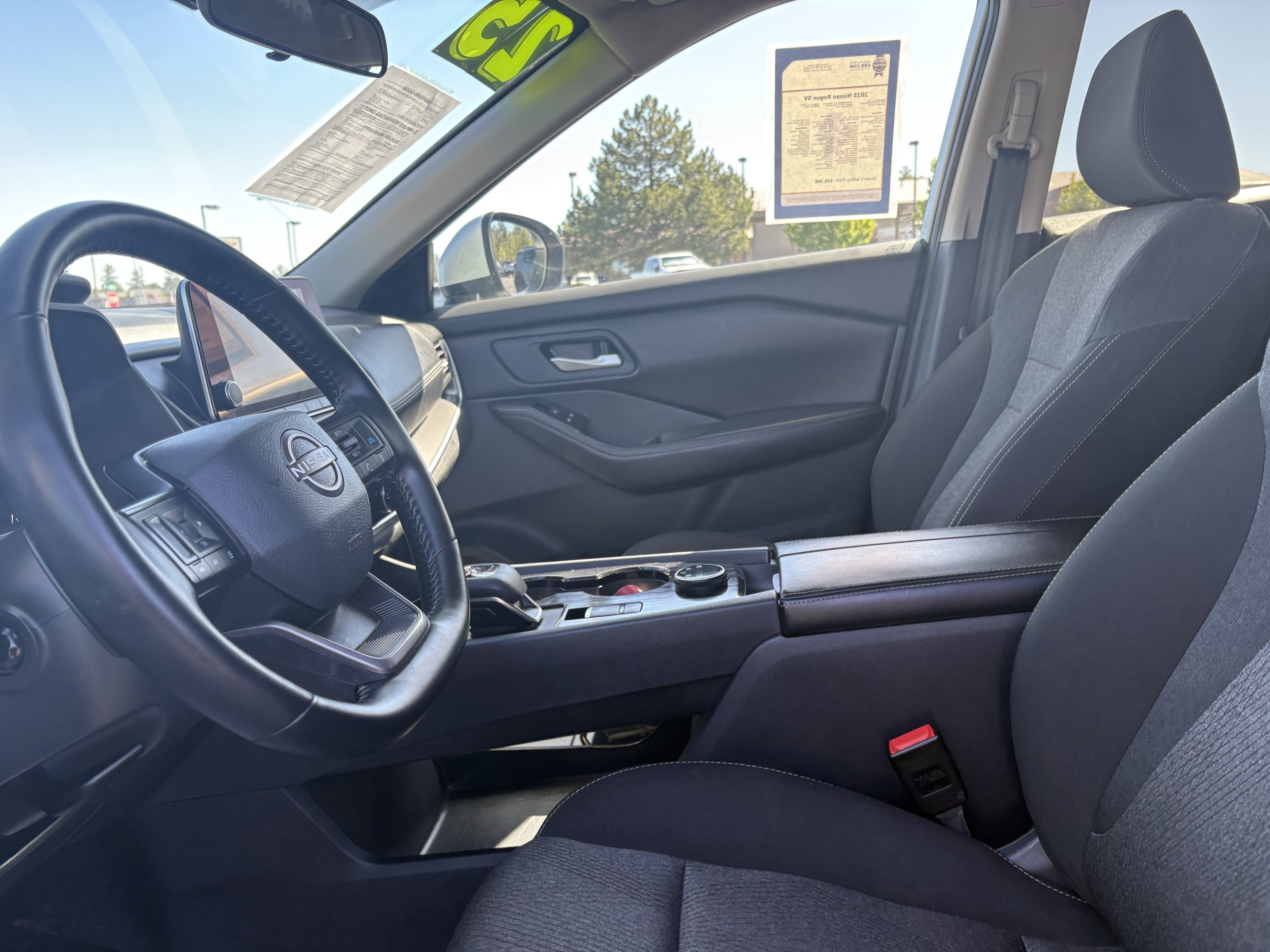 2025 Nissan Rogue SV