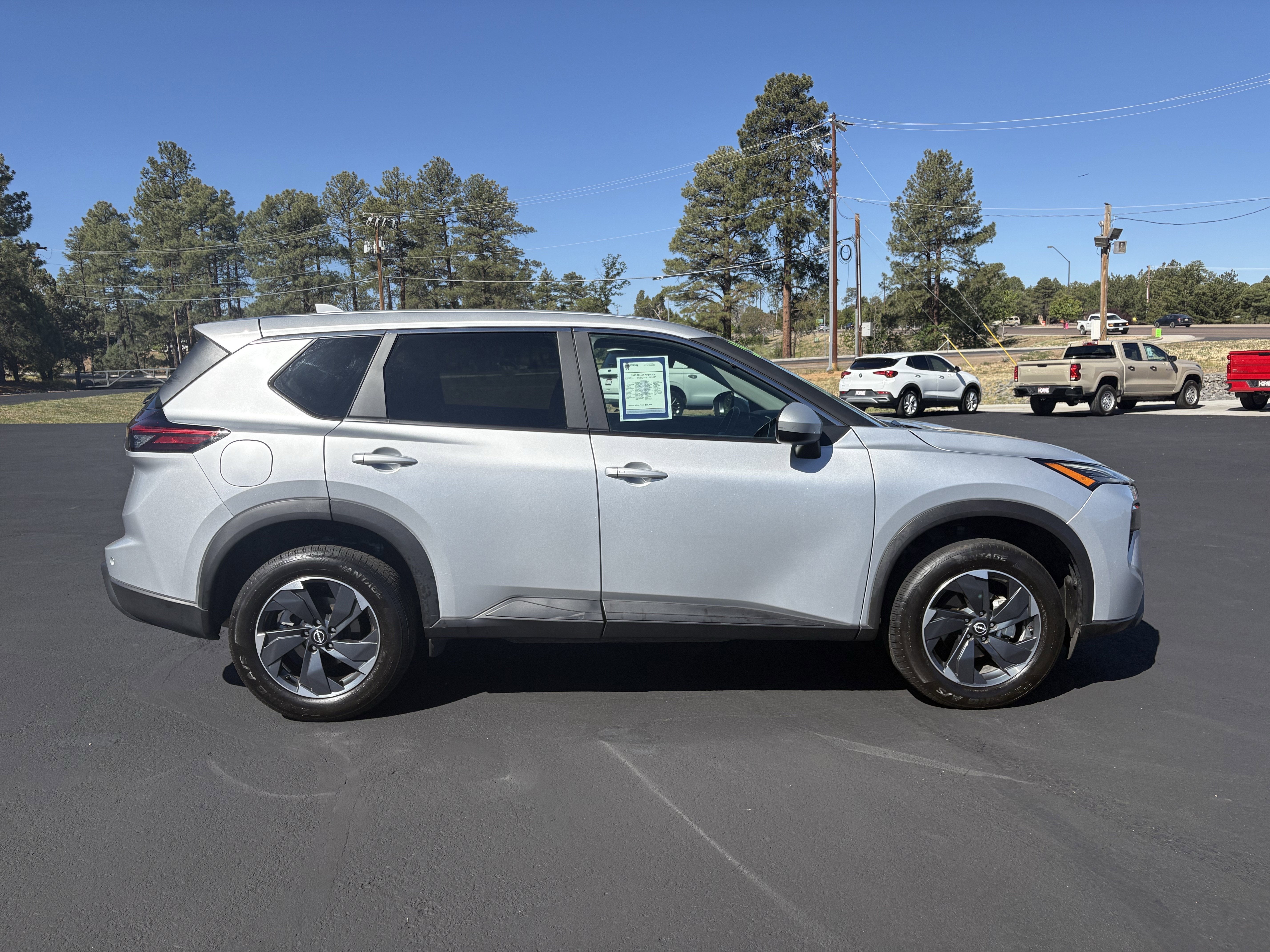 2025 Nissan Rogue SV