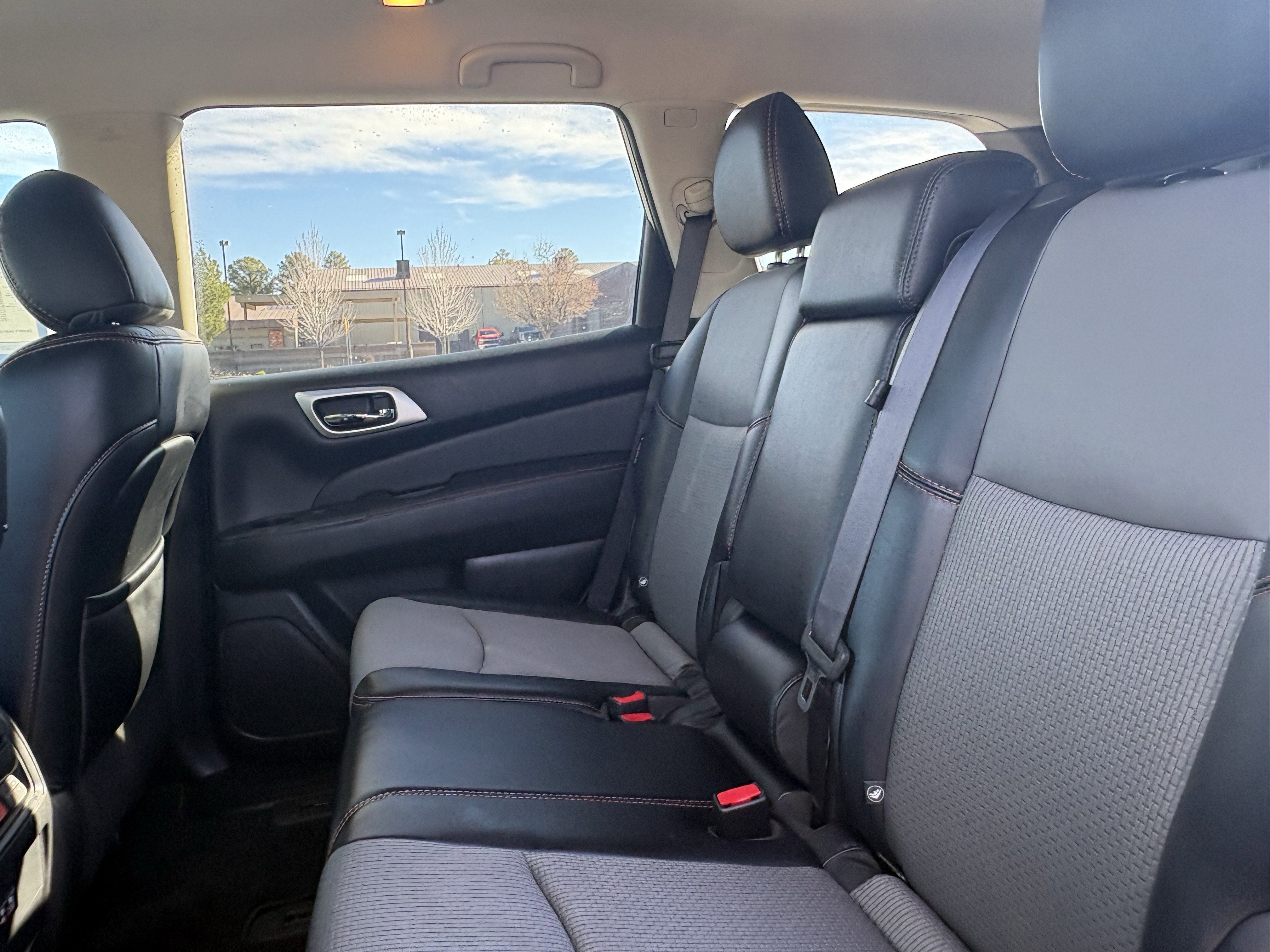 2020 Nissan Pathfinder SV