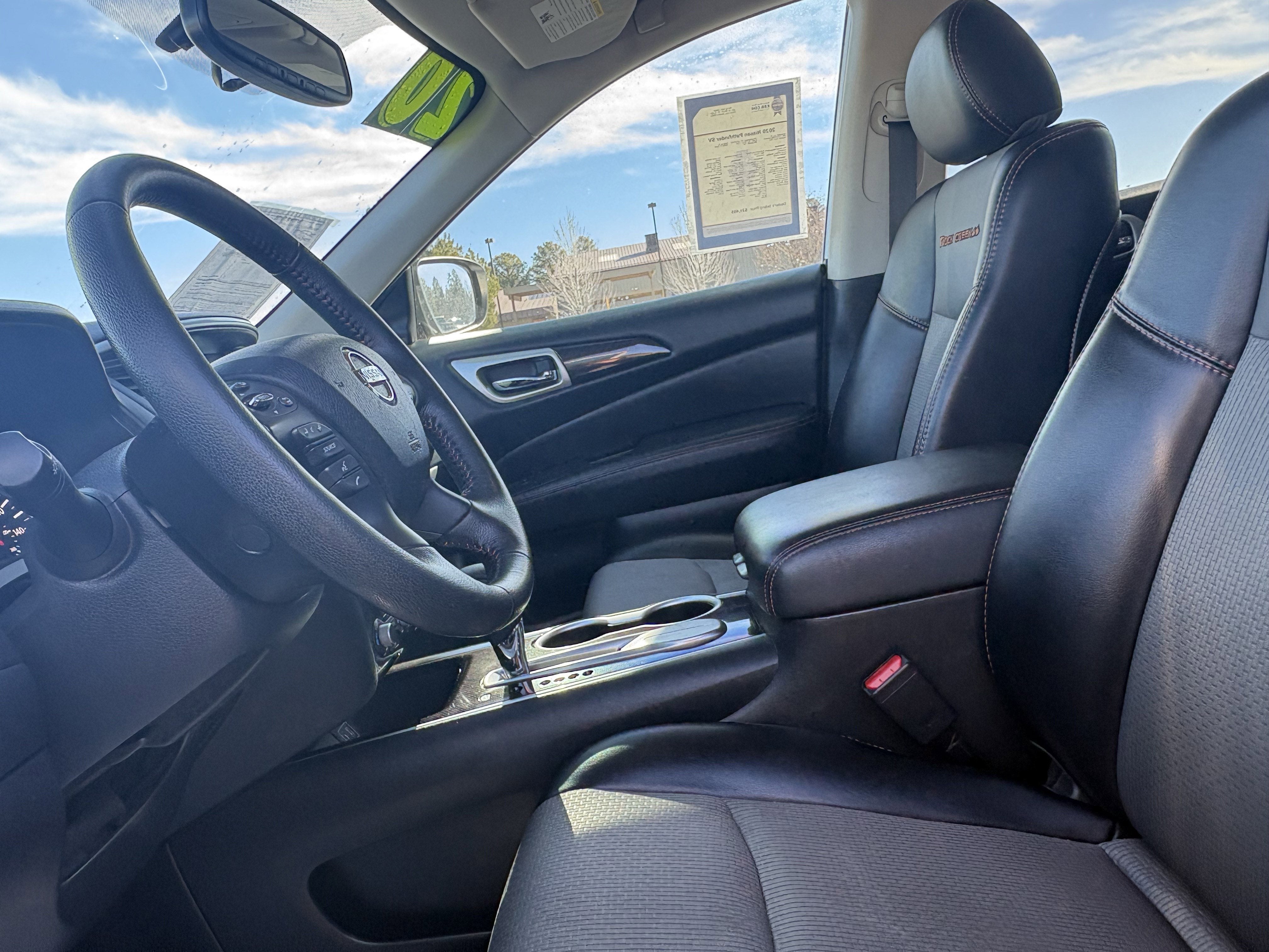 2020 Nissan Pathfinder SV