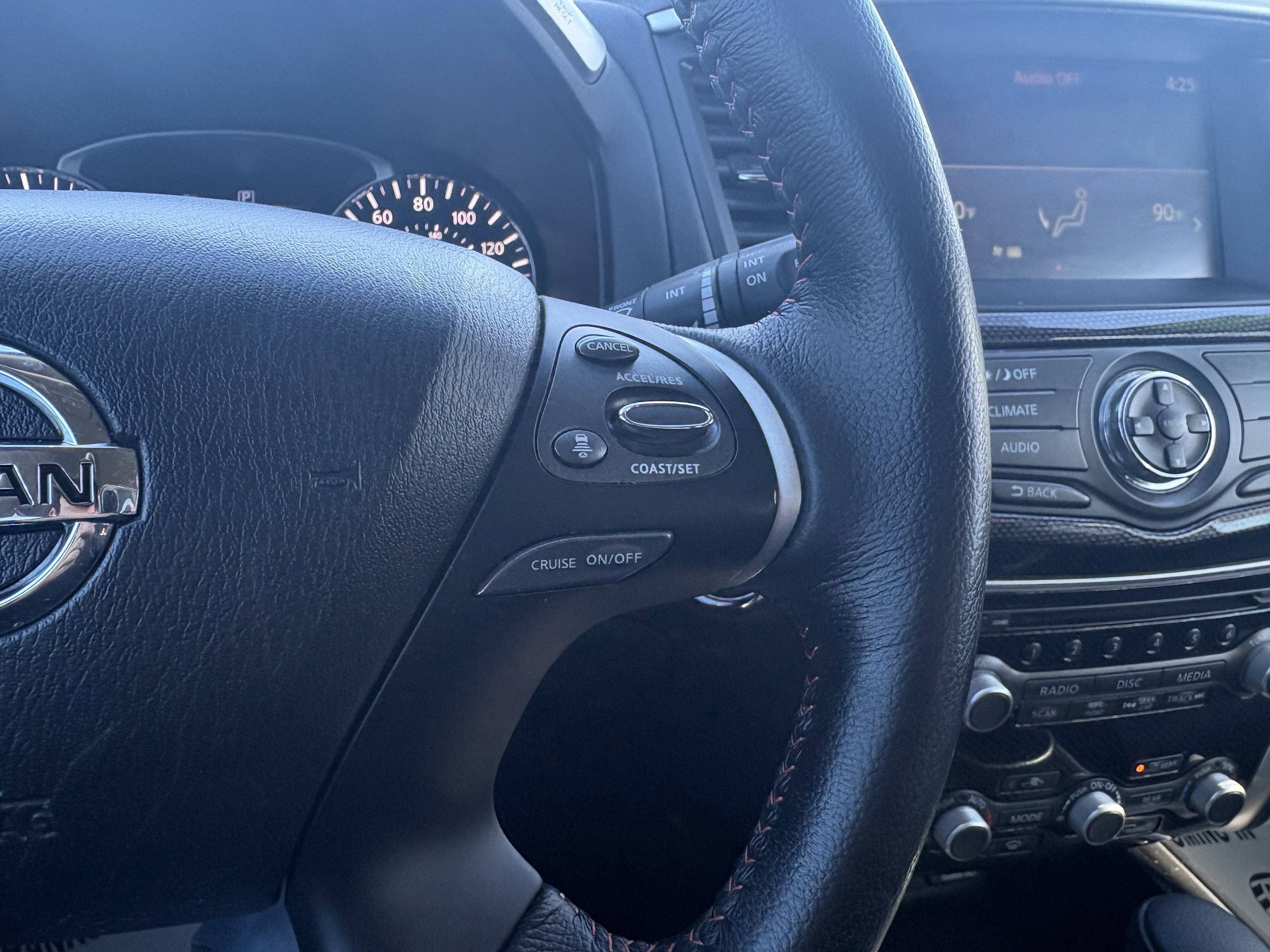 2020 Nissan Pathfinder SV