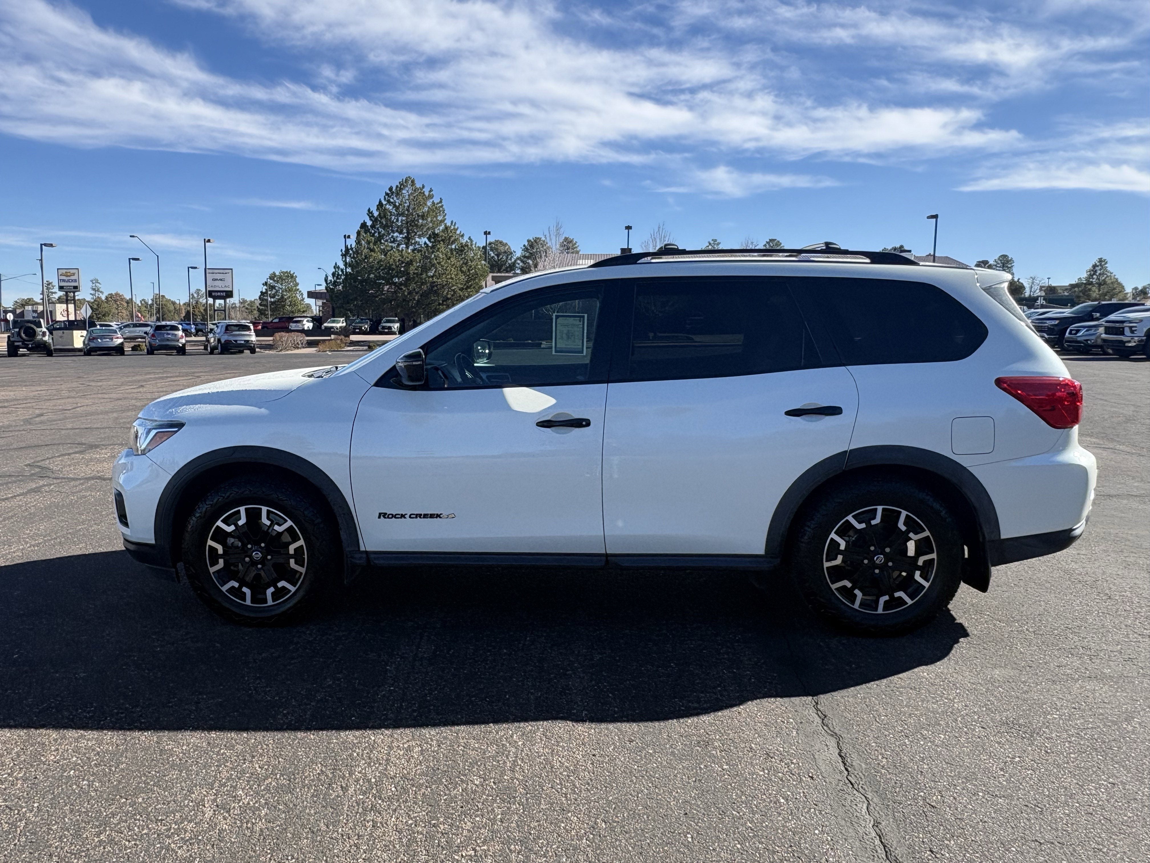 2020 Nissan Pathfinder SV