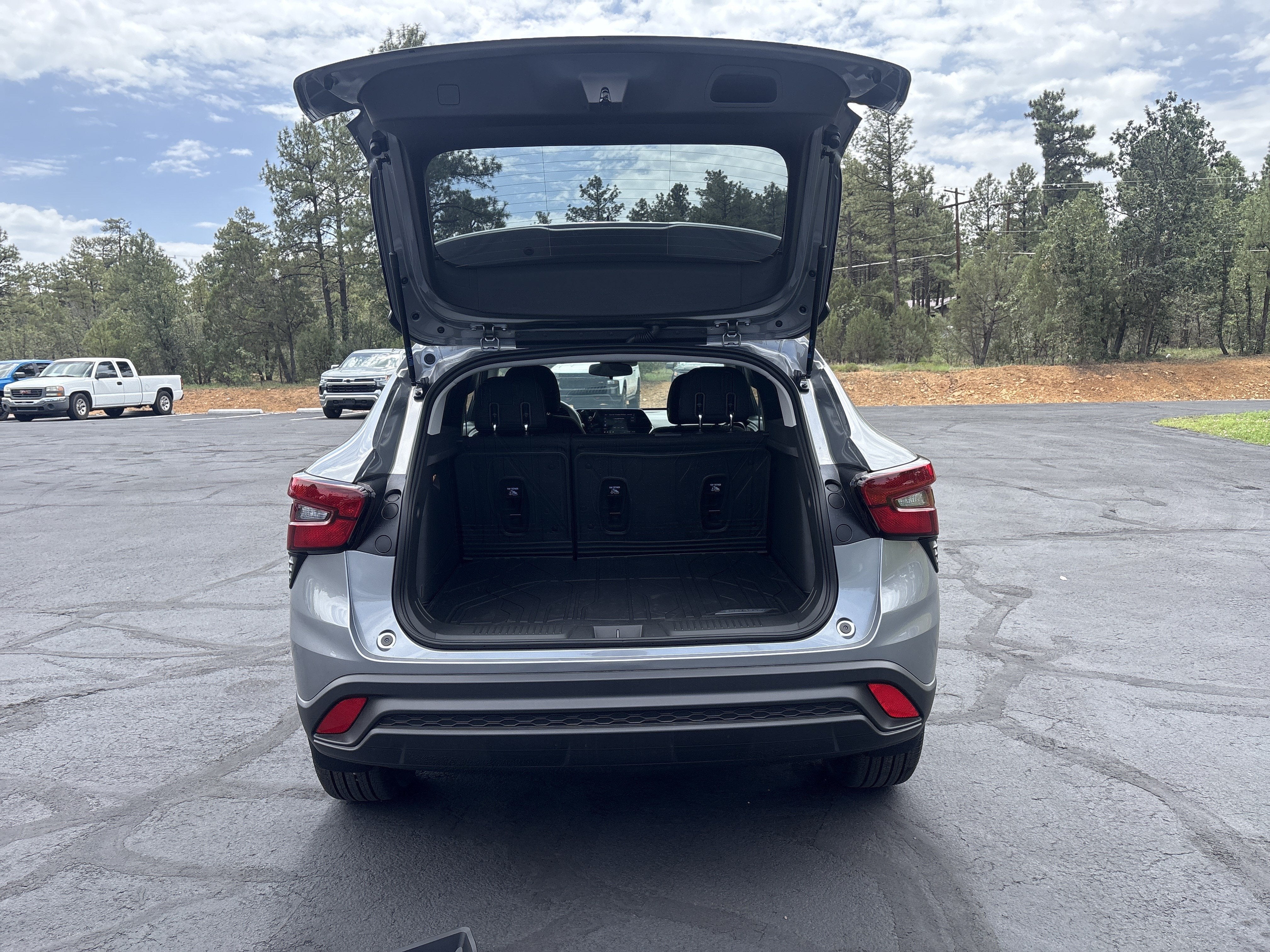 2026 Chevrolet Trax LS - Photo 10